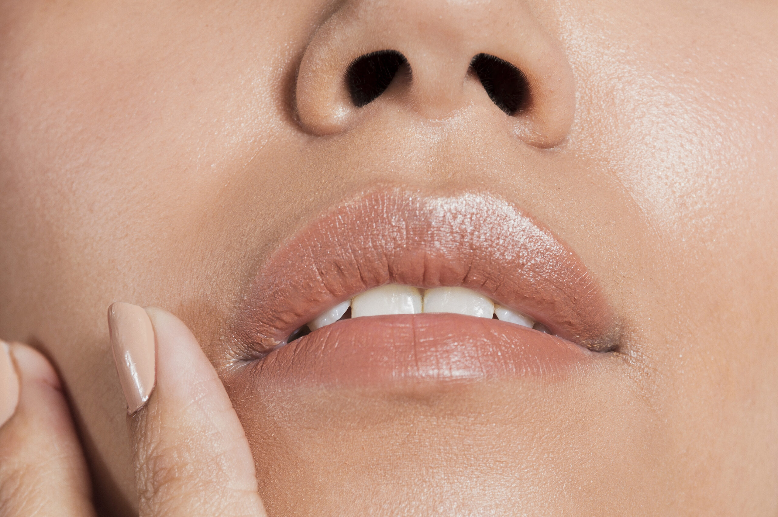 Preenchimento Labial Fica Artificial? A Verdade Sobre o Ácido Hialurônico e o Resultado Natural.